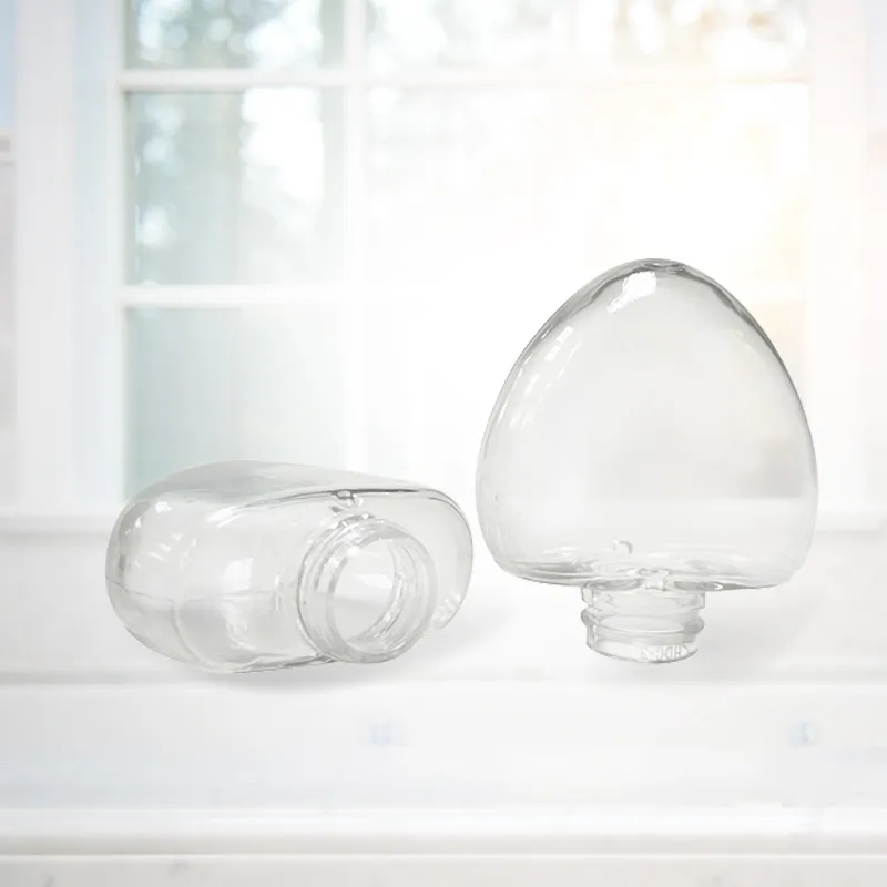 Customize 30 ML Creative Heart Shape Bottle Transparent PET Plastic Flat Bottle Portable Small Squeeze Travel Bottle Wholesale