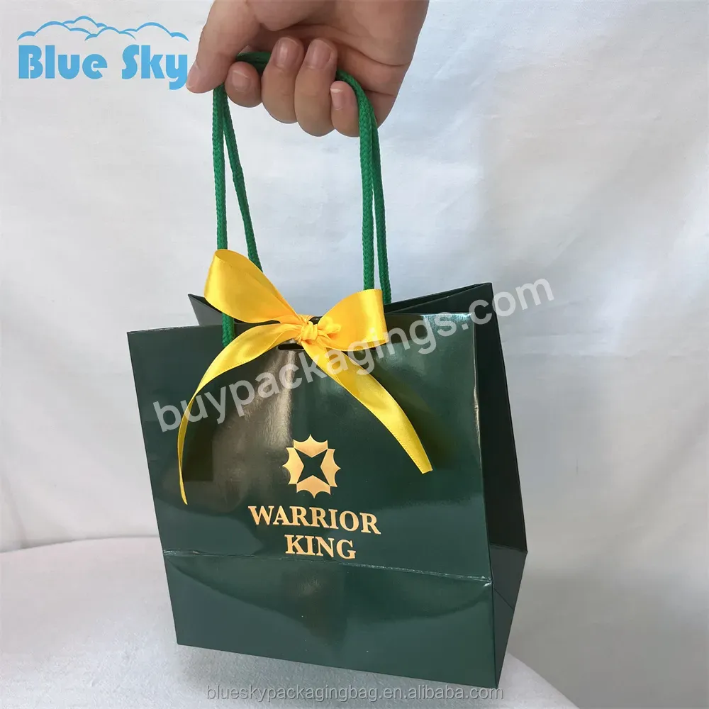 Mass Production Europe And The United States Hot Bright Film Holographic Paper Shopping Bag Gift Bag Paper Bag - Buy Paper Packaging Bags,Clothing Shopping Bags,Custom Logo Packaging Bags.