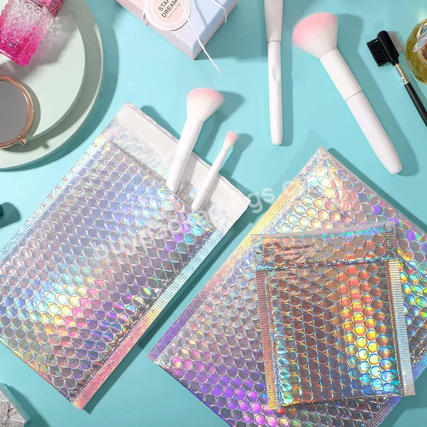 Cosmetic Clothing Shipping Packaging Holographic Bubble Envelope Mailing Bags Metallic Poly Holographic Bubble Mailers Material