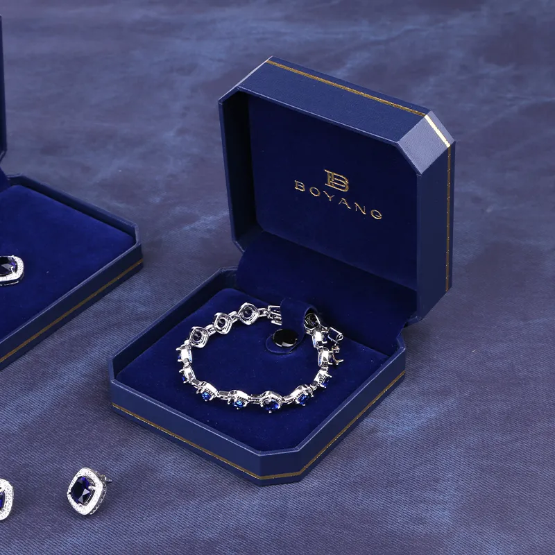 Factory Custom Logo High Quality Wedding Elegant Ring Earring Case Luxury Plastic Clamshell Jewelry Box