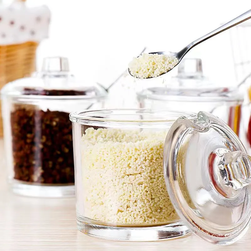 Factory Provided Round Shape Kitchen 185ml Seasoning Bottles Pepper Empty Glass Spice Jar With Spoon And Cover