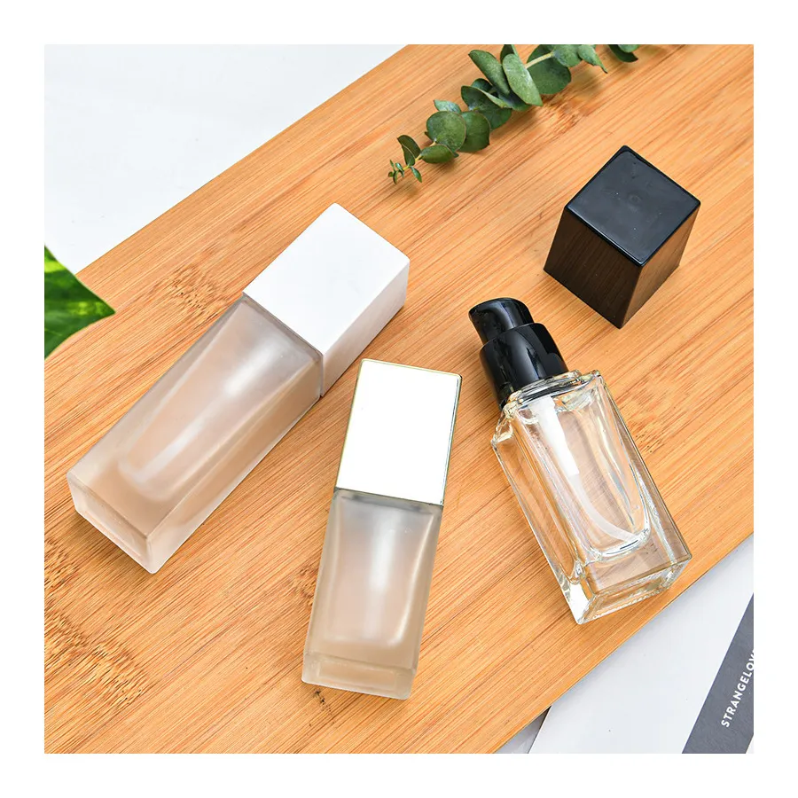 Manufacture Supplier Foundation Square Transparent Frosted Cosmetics Spray Empty Glass Bottle