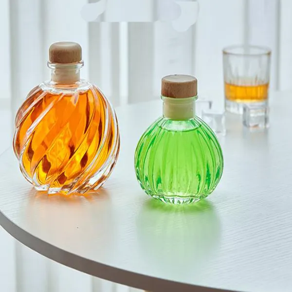 Wholesale exquisite glass bottle small wine bottle with wood lid sealed coffee bottle sealed jar