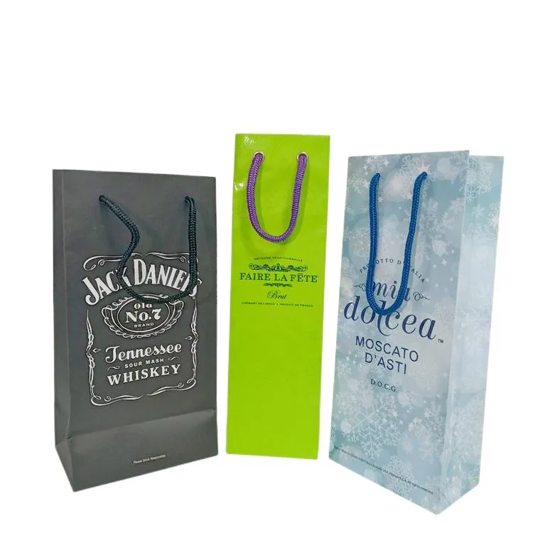 2023 Luxury design cmyk printing eco-friendly paper gift packaging bags with rope handle