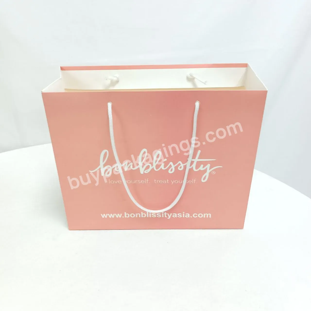 Custom Printed With Logo Wedding Gift Paper Bag 230g 250g White Cardboard Hanging Out Paper Bag For Clothing Packaging