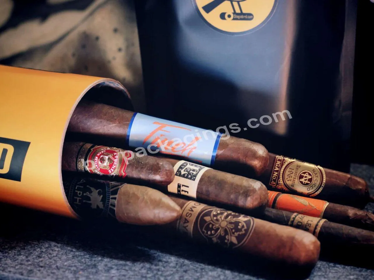 customized logo sampler box empty cardboard paper cigar tubes wholesale mini tin cigar travel case