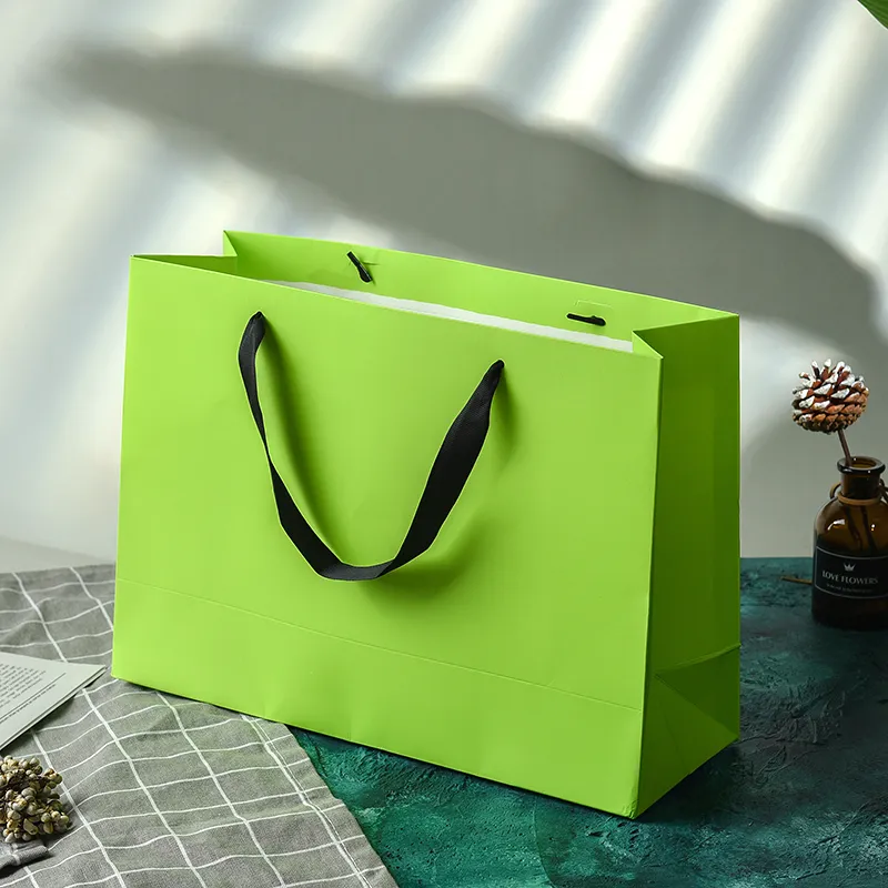 Factory Direct Supply Bespoke Competitive Price Gift Bags Luxury Shoes Clothes Packing Paper Reusable Shopping Bags With Handles