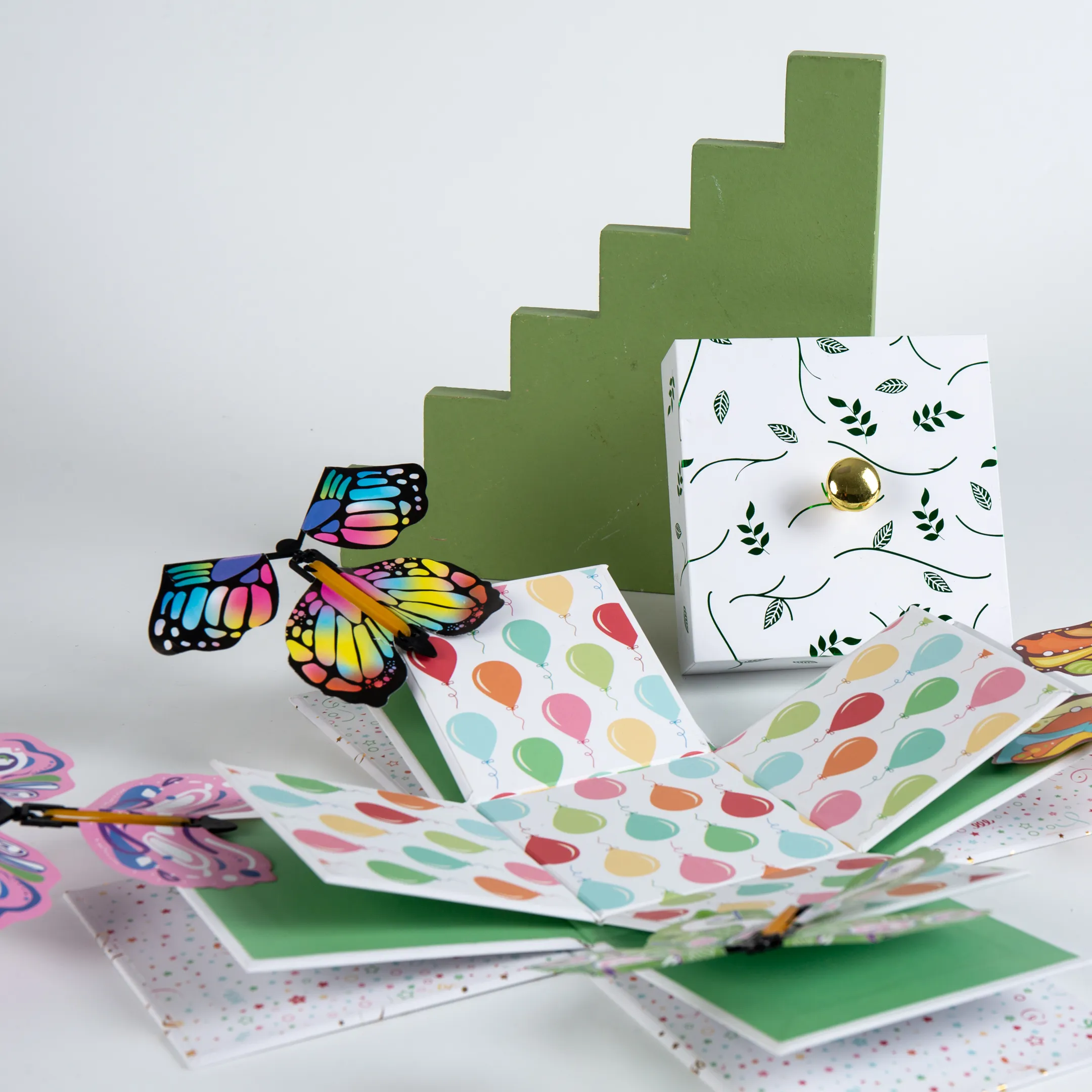 Great surprise gift wind up butterfly surprise gift box flying butterfly for wedding and birthday gifts