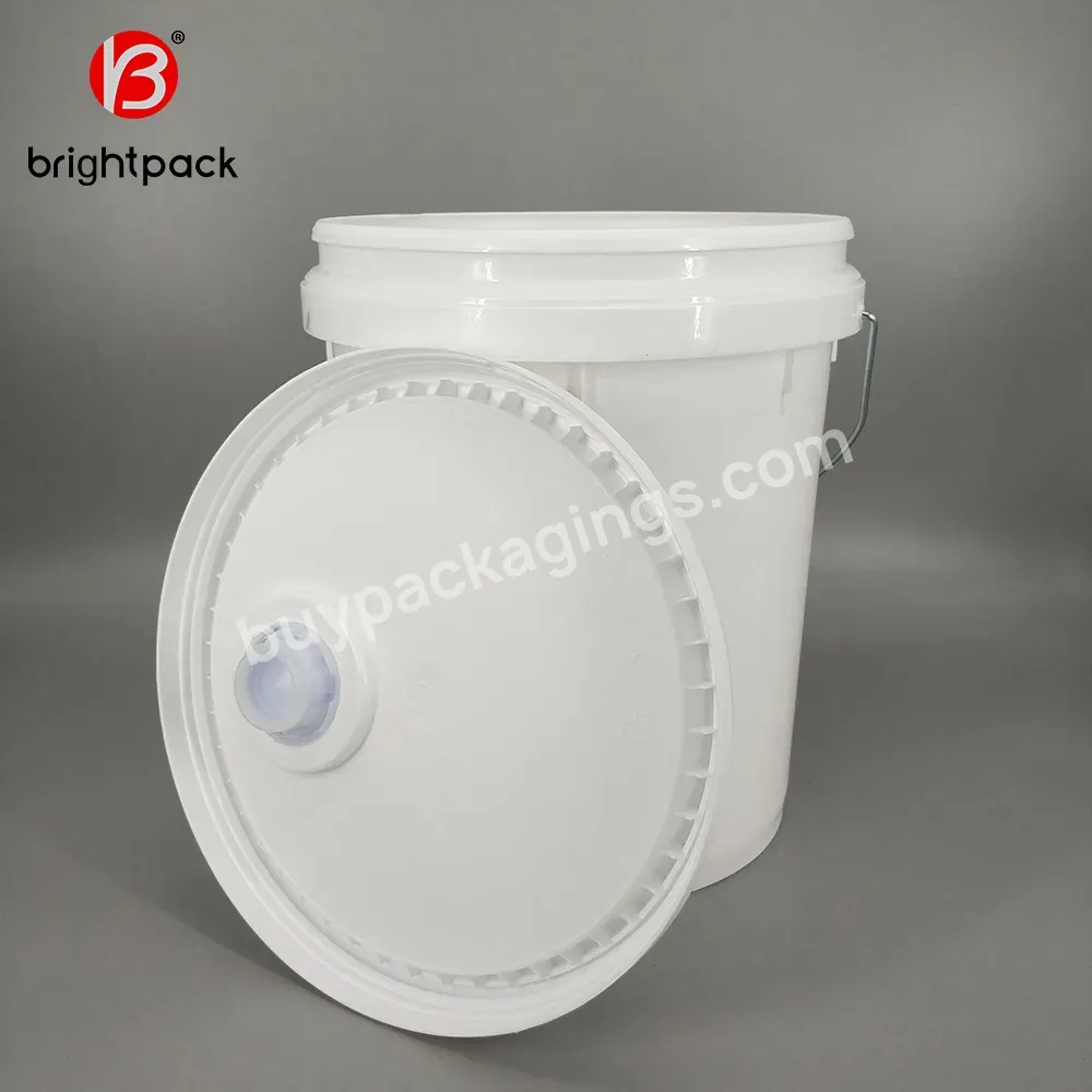 Hot Model 4 Gallon Plastic Bucket With Handle And Lid With Metal Filling Spout,18l Lubricant Pail,18l Oil Pail