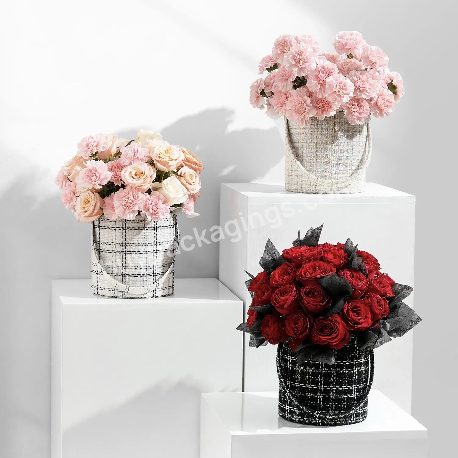 Hug Bucket Flowers Rose Round Flowers Gift Box Packaging Box Flower Shop Valentine's Day Luxury Plaid