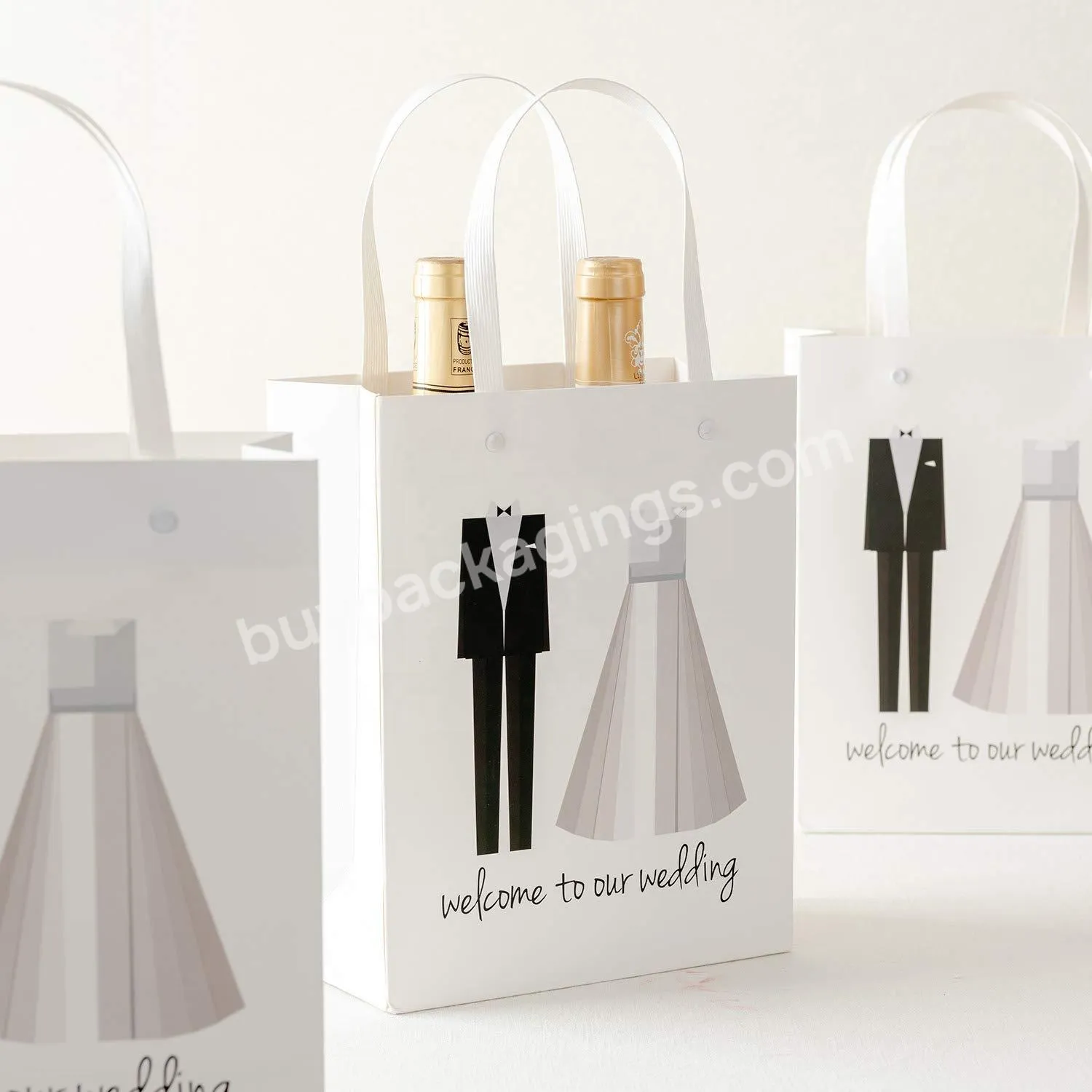 LOW MOQ Custom Printed Logo Exquisite Welcome to Our Wedding Favor Paper Gift Packaging Bags for Hotel Guests