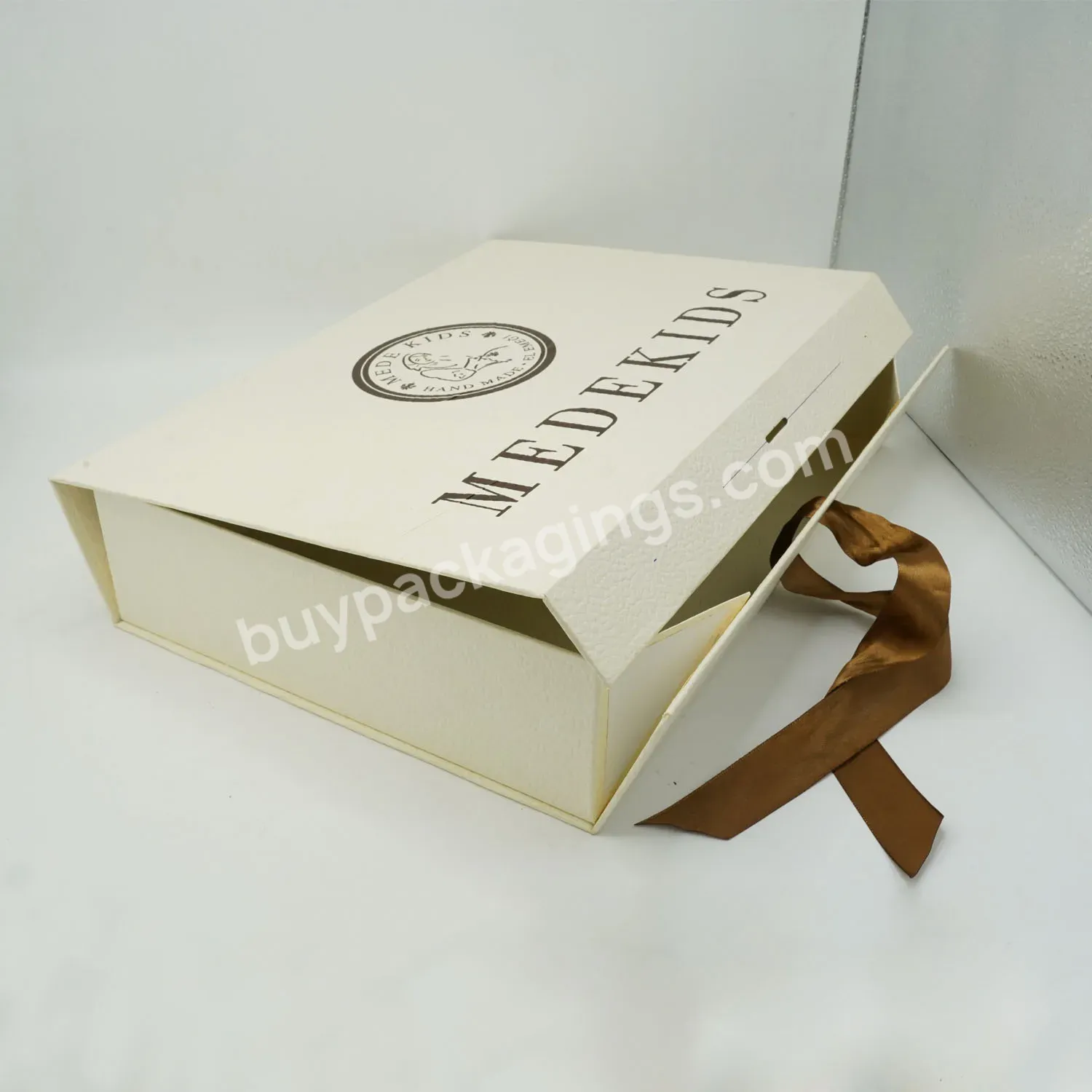 Luxury Cosmetic Perfume Texture Paper Box Packaging White Magnetic Foldable Folding Merry Christmas Eve Gift Box With Ribbon