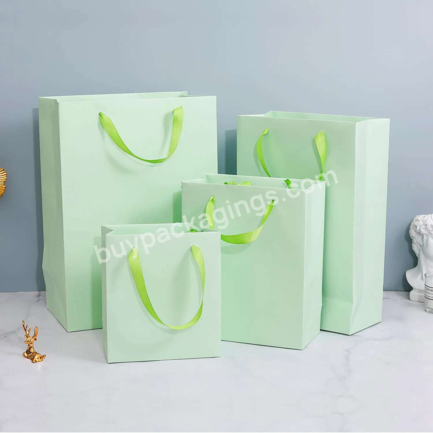 Luxury Custom Logo Gold Foil Printed Paper Gift Paper Shopping Bags with Logos