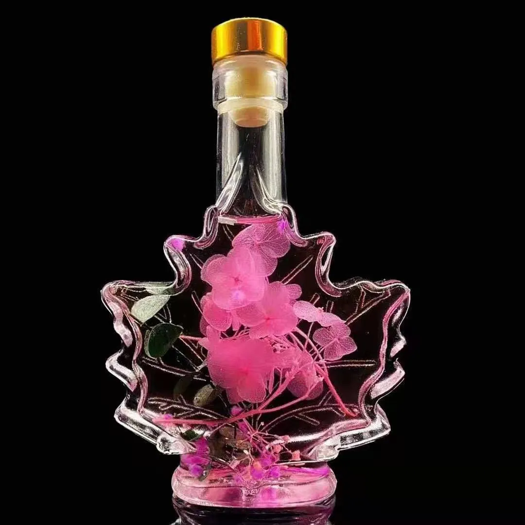 Maple Leaf small wine bottle decoration 100ml mini glass bottle beverage wine bottle exported to Canada