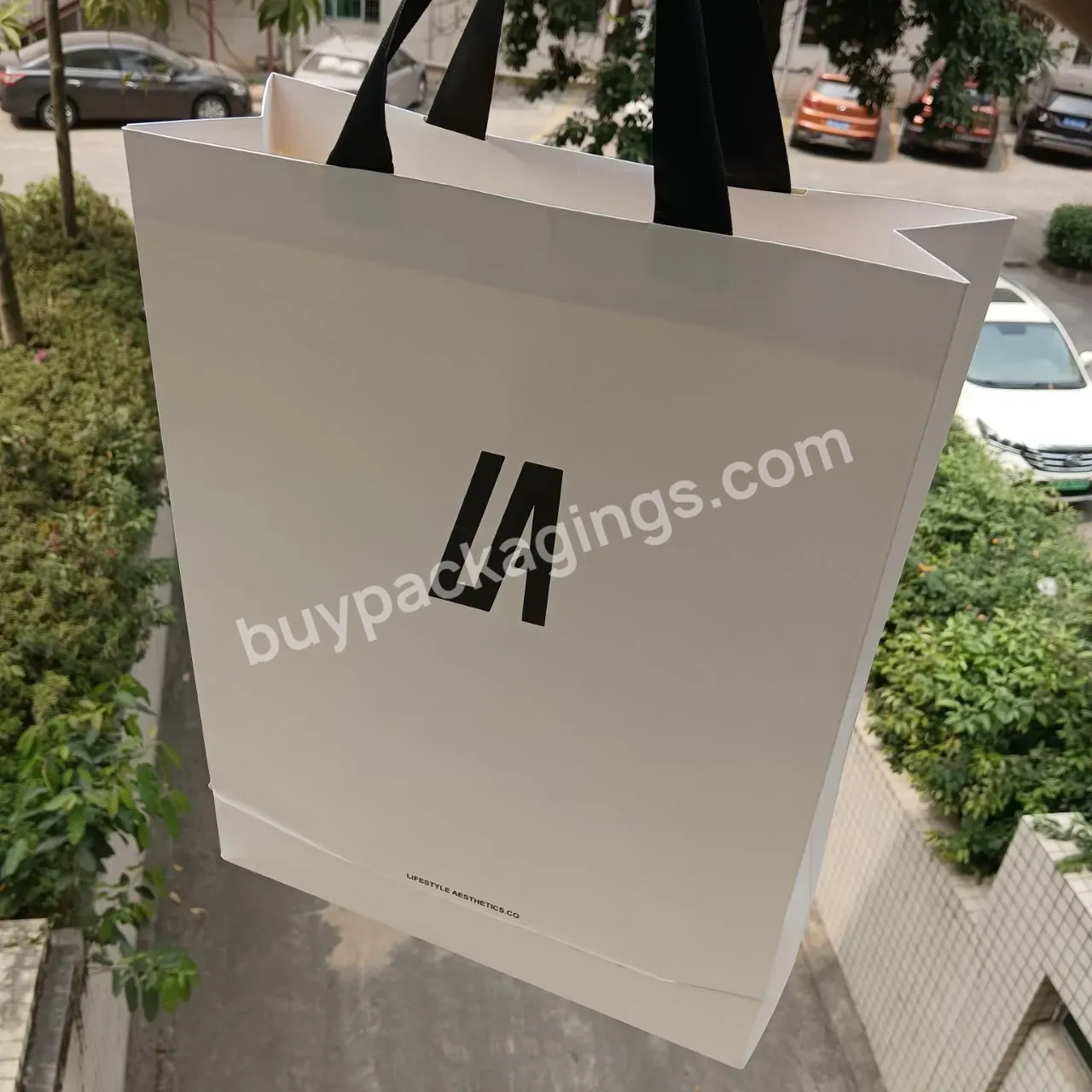 Wholesale Custom Printed Colorful Logo Paper Bag White Black Clothing Tote Packaging Bag For Shopping