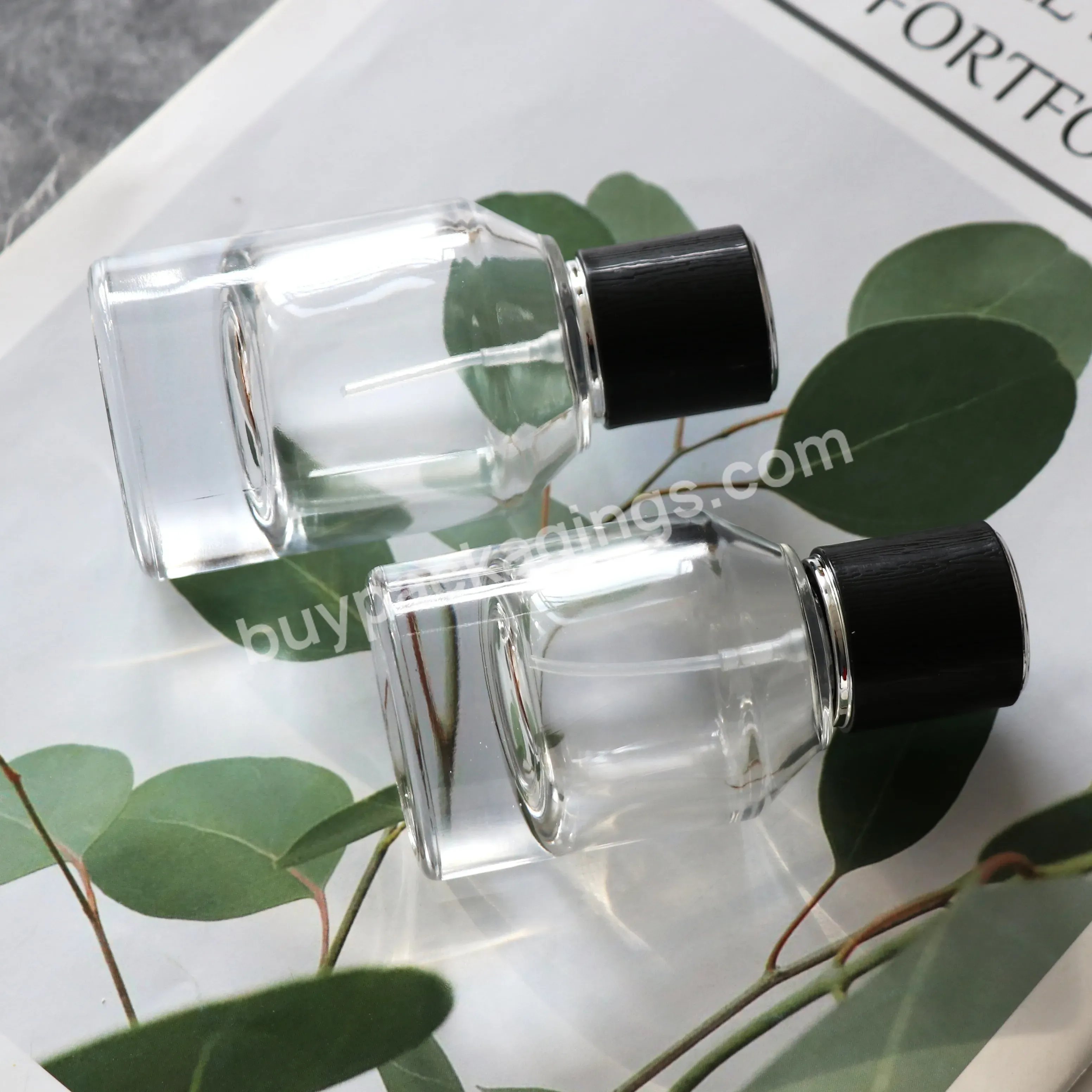 Wholesale Glass Skincare Packaging 30ml Cosmetic Perfume Diagonal Shoulder Sprayer Glass Bottle 50ml 100ml